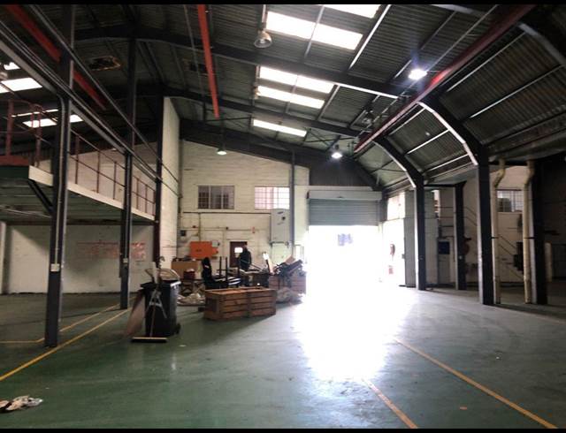 1,220M² WAREHOUSE TO LET IN BLACKHEATH INDUSTRIAL