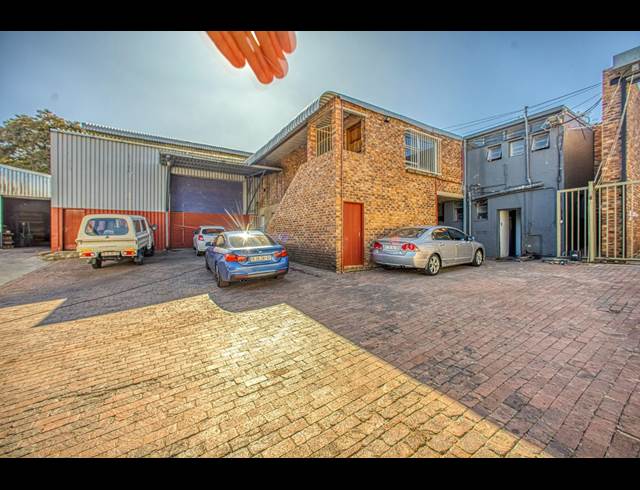 1,500M² WAREHOUSE TO LET IN WYNBERG