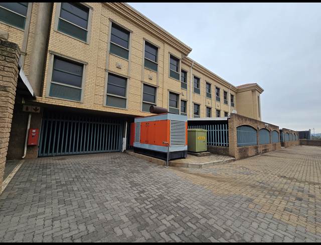 4,395M² OFFICE TO LET IN BEDFORDVIEW