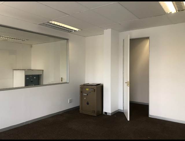 873M² OFFICE TO LET IN HYDE PARK