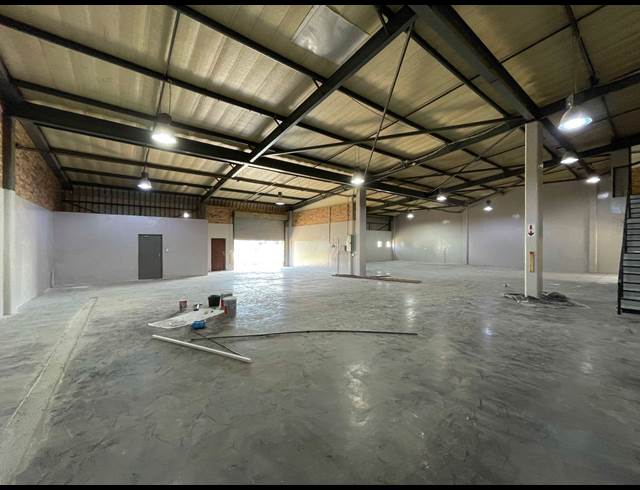 600M² WAREHOUSE TO LET IN LASER PARK