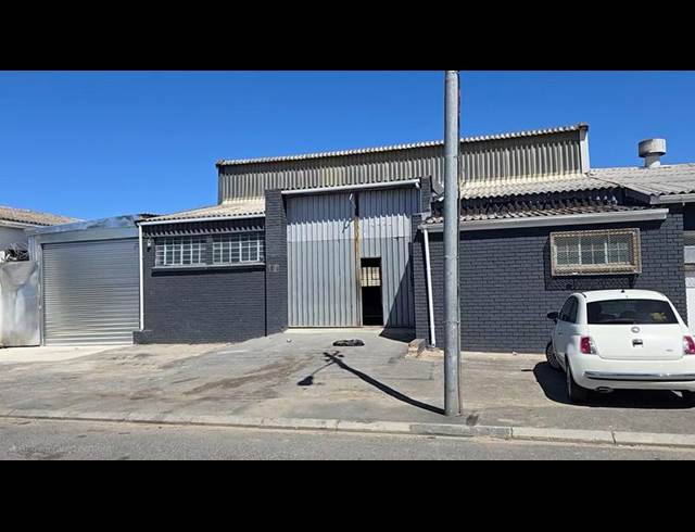 INDUSTRIAL PROPERTY TO RENT IN PAROW EAST