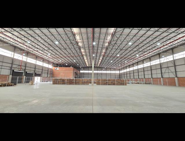 6,940M² WAREHOUSE TO LET IN NORTH RIDING
