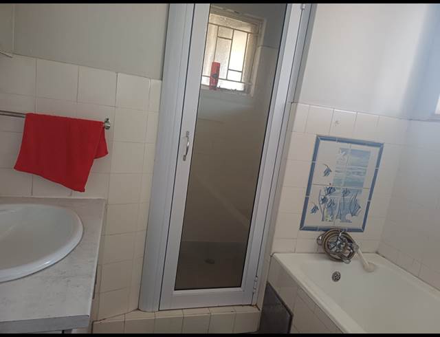 2 BEDROOM FLAT TO LET IN THREE RIVERS PROPER