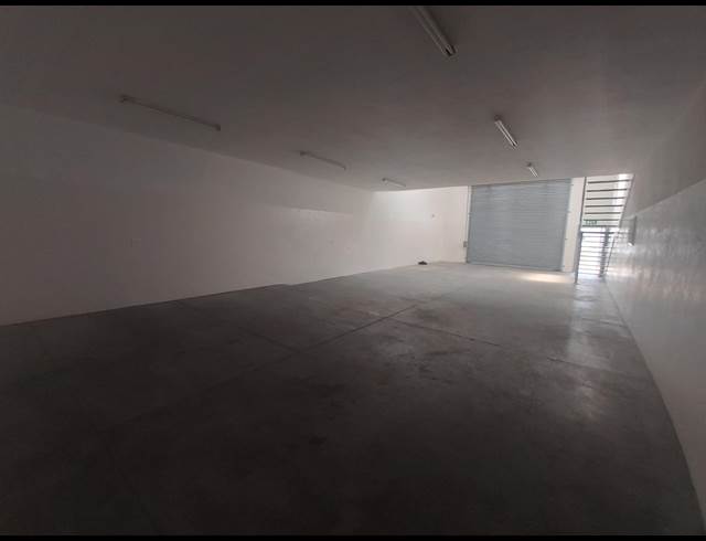 205M² WAREHOUSE RENTED IN WYNBERG