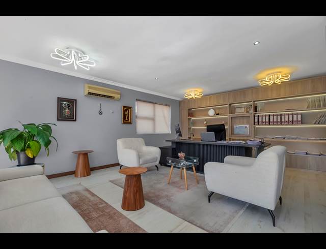 375M² OFFICE TO LET IN MELROSE