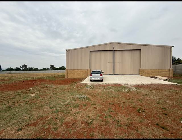 800M² WAREHOUSE TO LET IN TEDDERFIELD AH