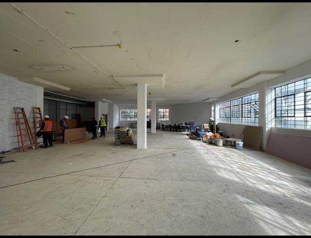 1,600M² OFFICE TO LET IN GARDENS