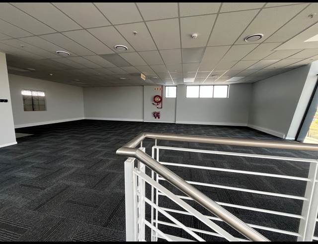8,300M² WAREHOUSE TO LET IN AIRPORT PARK