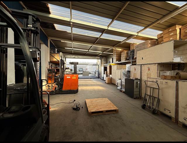 1,043M² WAREHOUSE TO LET IN ORMONDE