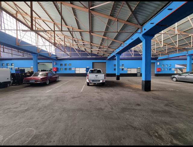 172M² WAREHOUSE TO LET IN STEELEDALE