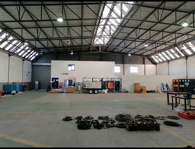 1,040M² WAREHOUSE TO LET IN KILLARNEY GARDENS