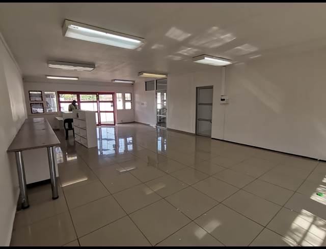 133M² OFFICE TO LET IN VALHALLA