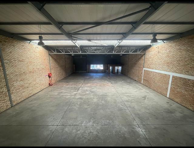 555M² WAREHOUSE TO LET IN GLEN AUSTIN AH