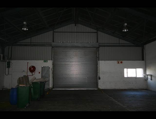 1,132M² FACTORY TO LET IN PAARDEN EILAND