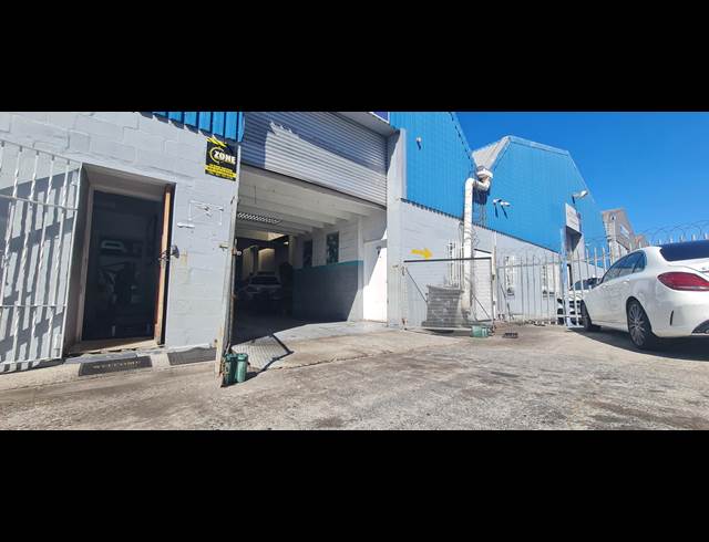 900M² FACTORY TO LET IN OTTERY EAST