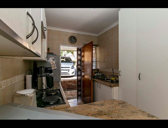 2 BEDROOM SIMPLEX RENTED IN WILGEHEUWEL