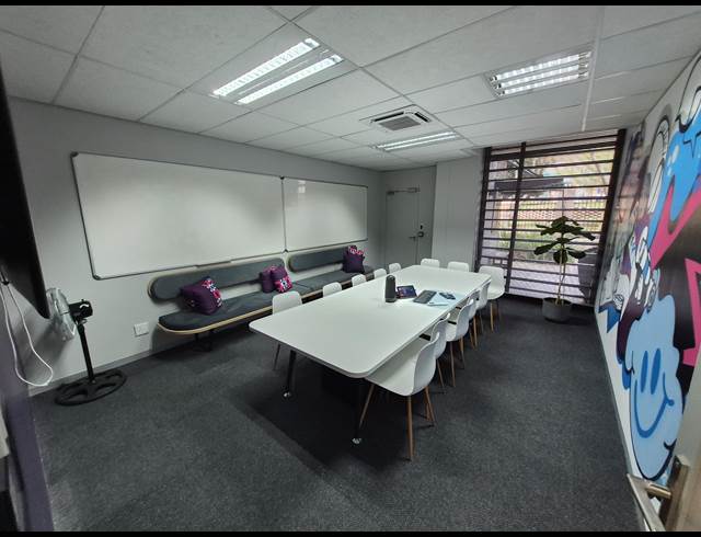 412M² OFFICE TO LET IN GREENSTONE HILL