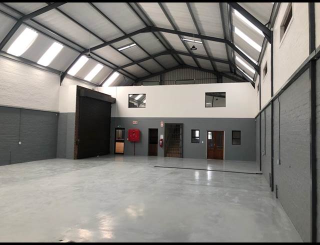 371M² WAREHOUSE RENTED IN STIKLAND INDUSTRIAL