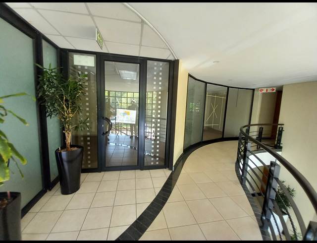 512M² OFFICE TO LET IN LYME PARK