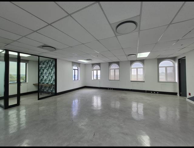 6,233M² OFFICE TO LET IN HYDE PARK