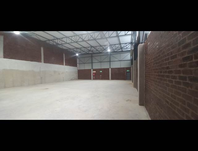 495M² WAREHOUSE TO LET IN LASER PARK