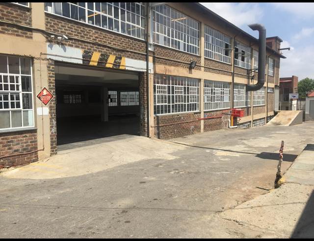 724M² WAREHOUSE TO LET IN KEW
