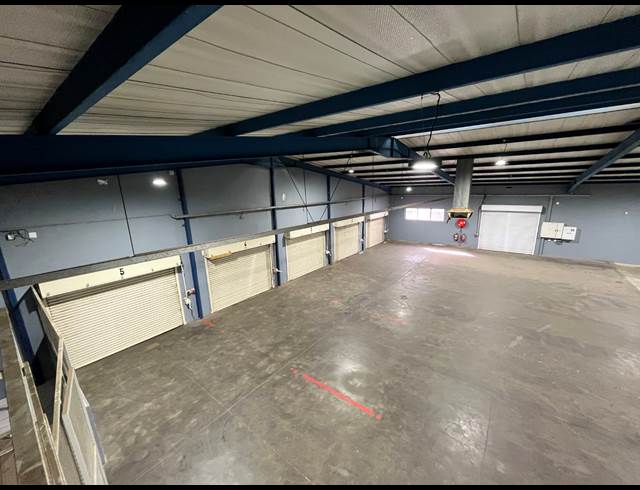 1,182M² WAREHOUSE TO LET IN FOUNDERS HILL