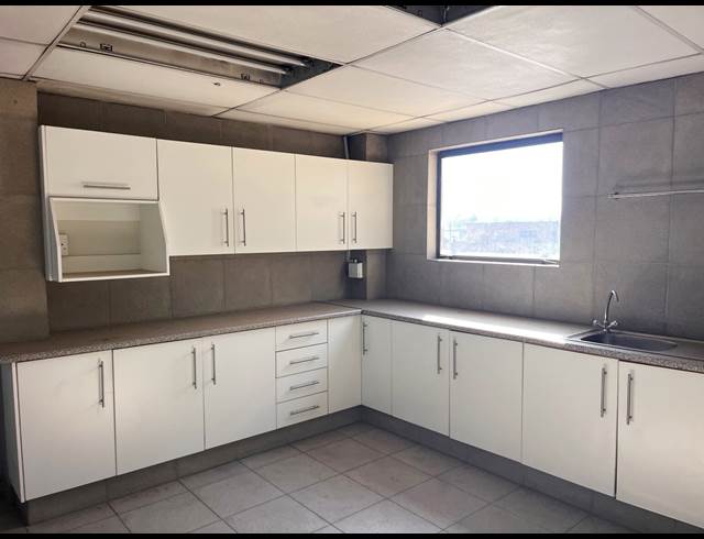 1,200M² OFFICE TO LET IN GERMISTON CENTRAL