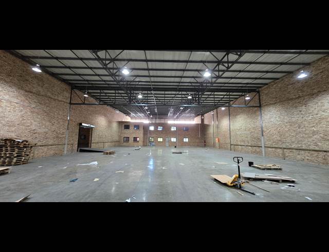 1,545M² WAREHOUSE TO LET IN LANSERIA