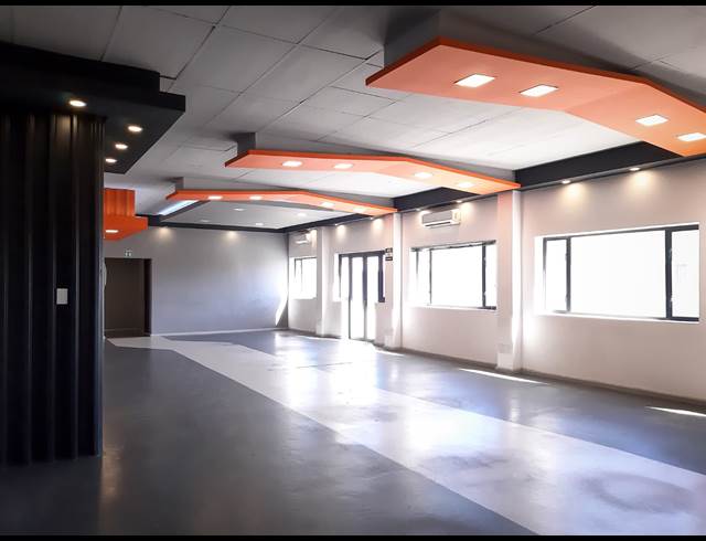 1,100M² WAREHOUSE TO LET IN SALT RIVER