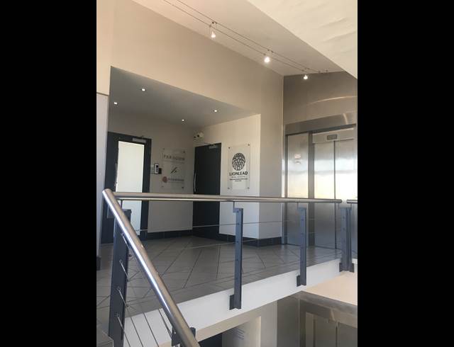 151M² OFFICE TO LET IN GREEN POINT