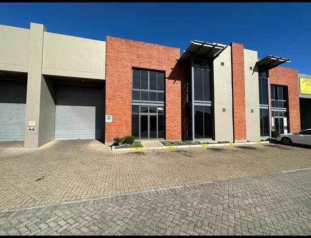 558M² WAREHOUSE TO LET IN STIKLAND INDUSTRIAL