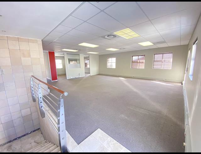 136M² OFFICE TO LET IN STEENBERG