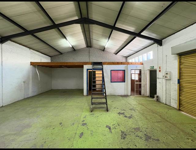 81M² WAREHOUSE TO LET IN STRAND CENTRAL