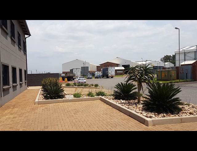 1,000M² WAREHOUSE TO LET IN WADEVILLE