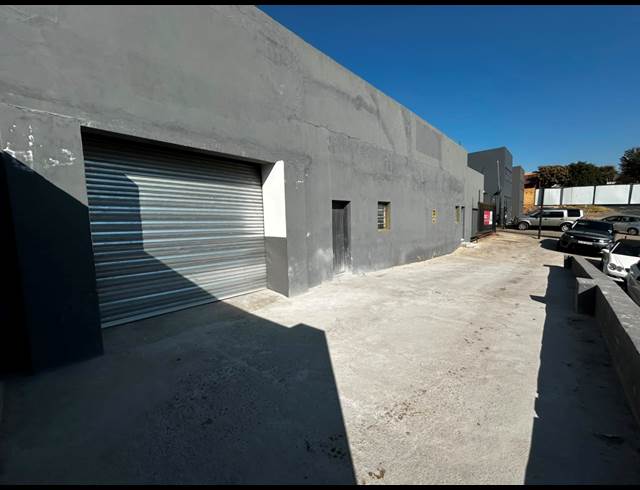 242M² WAREHOUSE TO LET IN WYNBERG