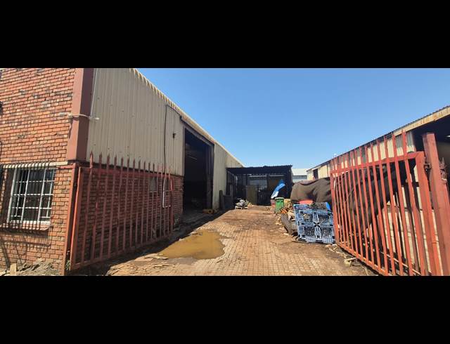 264M² WAREHOUSE TO LET IN ANDERBOLT