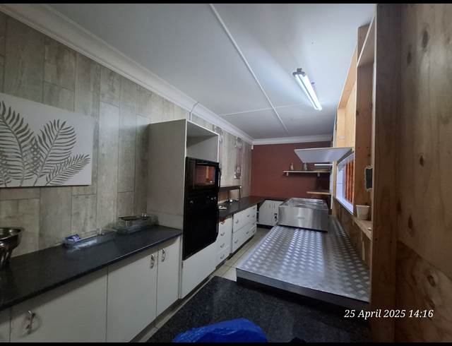 210M² BUILDING TO LET IN PIONEER PARK