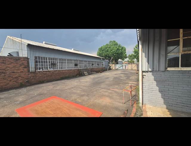 262M² WAREHOUSE TO LET IN ANDERBOLT