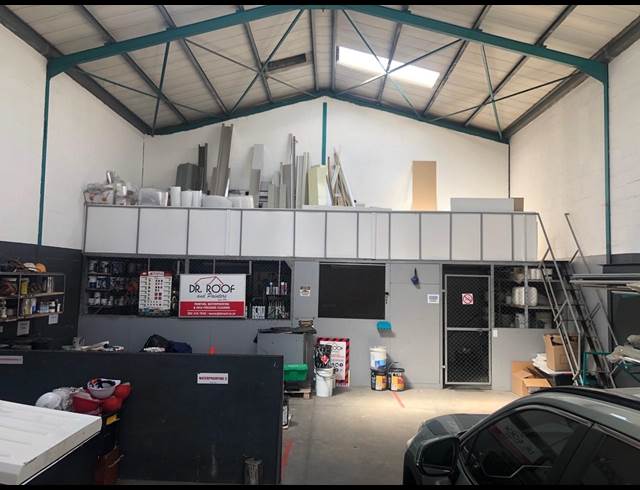 223M² WAREHOUSE RENTED IN STIKLAND INDUSTRIAL