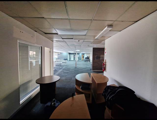 130M² OFFICE TO LET IN HOUGHTON ESTATE