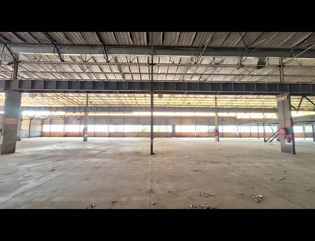 3,890M² FACTORY TO LET IN FACTORIA