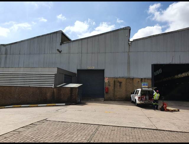 12,000M² WAREHOUSE TO LET IN NEW GERMANY