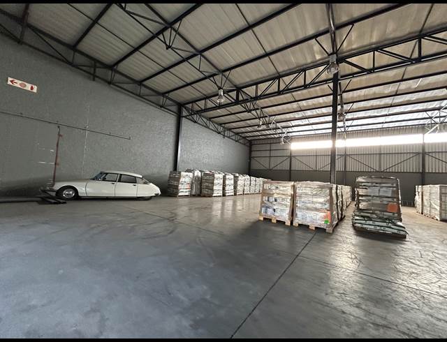 1,551M² WAREHOUSE TO LET IN SPARTAN