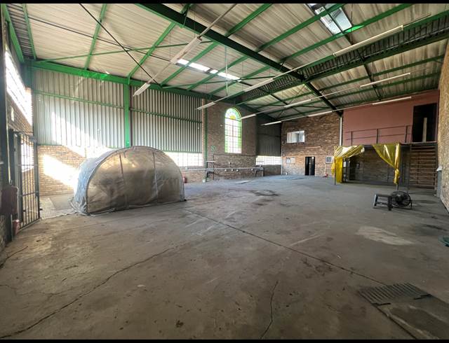 306M² WAREHOUSE TO LET IN HENNOPSPARK INDUSTRIAL