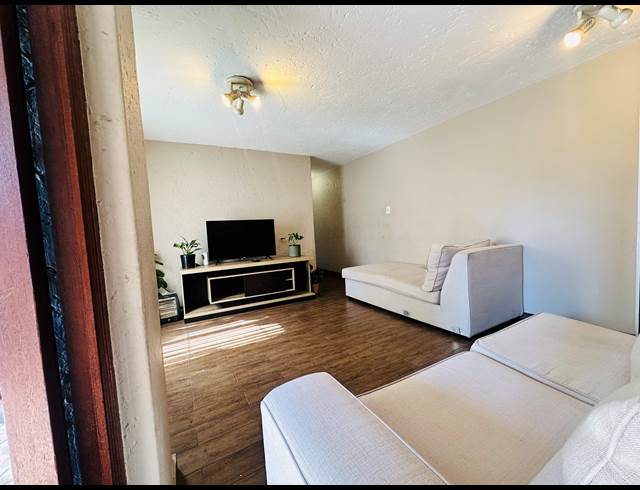 3 BEDROOM APARTMENT RENTED IN BRYANSTON