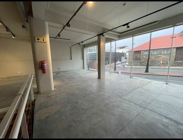 205M² RETAIL TO LET IN DE WATERKANT