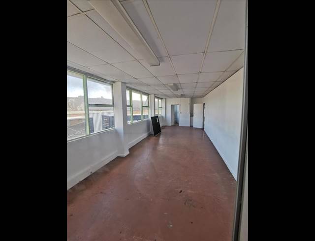 864M² OFFICE TO LET IN AIRPORT INDUSTRIA