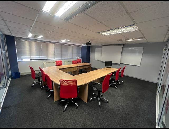 1,246M² OFFICE TO LET IN DAWNCLIFFE